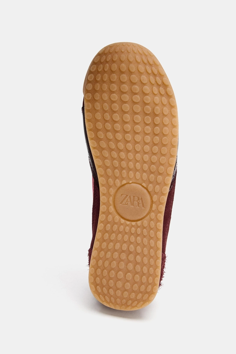 Кроссовки с контрастными деталями