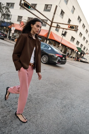 Двубортный блейзер с воротником с лацканами- Заказать в России