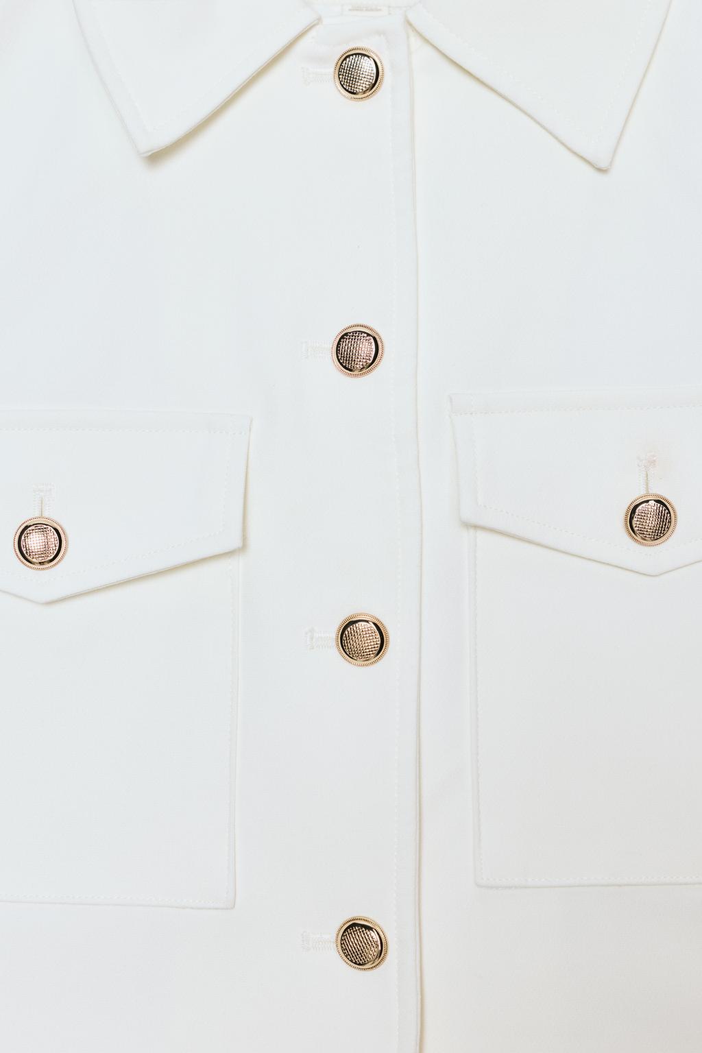 УКОРОЧЕННЫЙ БЛЕЙЗЕР С КАРМАНАМИ