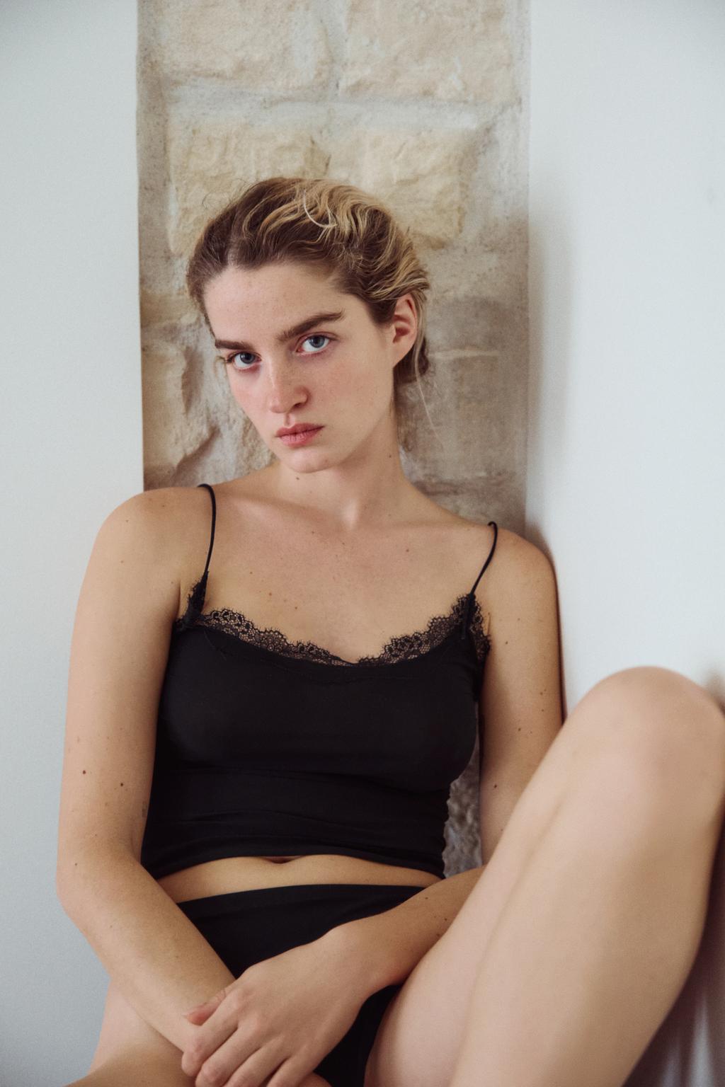 ТРУСЫ-ТАНГА ИЗ СМЕСОВОГО ПОЛИАМИДА С КРУЖЕВОМ