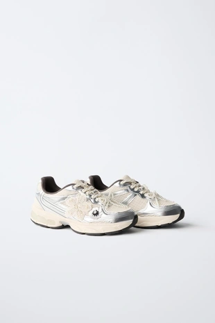 Кроссовки с декоративными элементами- Заказать в России