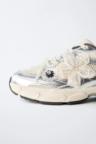 Кроссовки с декоративными элементами- Заказать в России