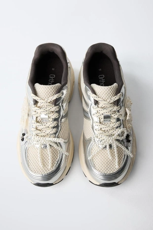 Кроссовки с декоративными элементами- Заказать в России