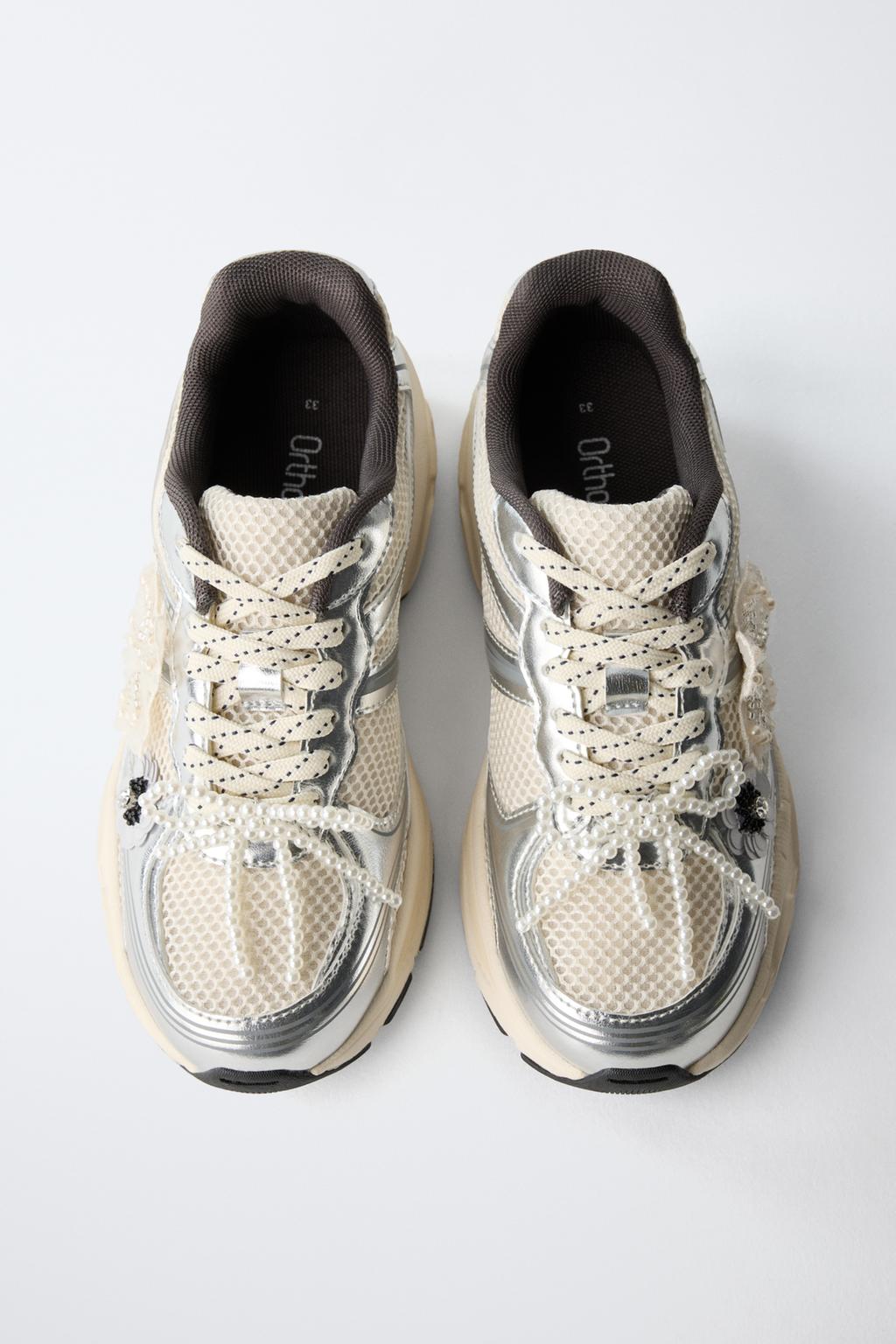 КРОССОВКИ С ДЕКОРАТИВНЫМИ ЭЛЕМЕНТАМИ