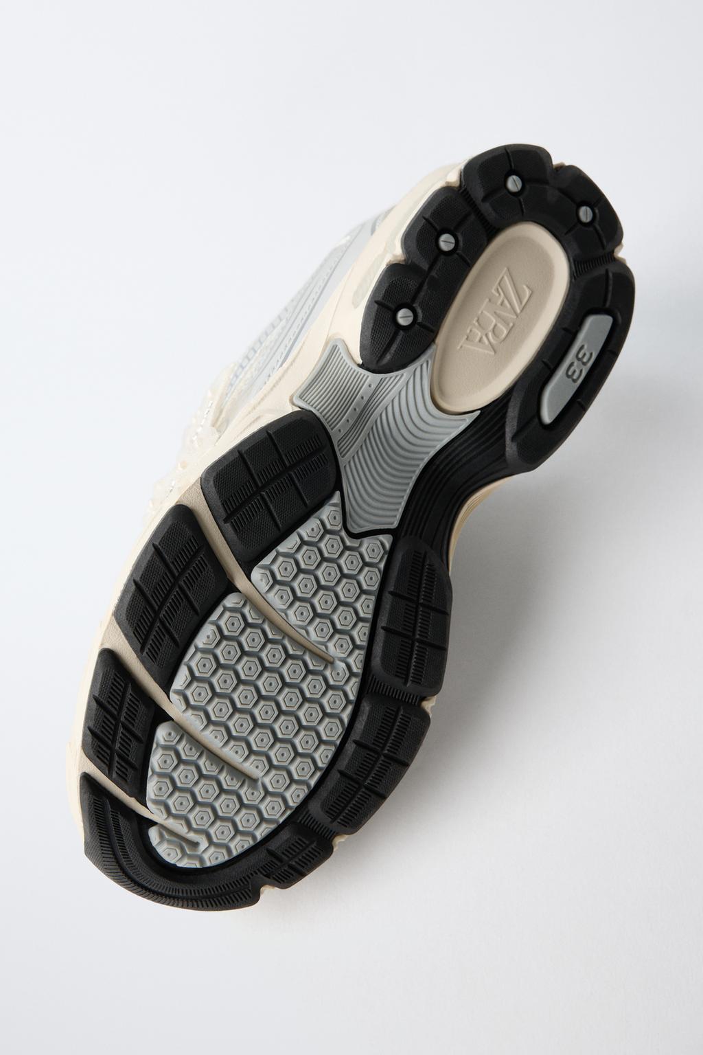 КРОССОВКИ С ДЕКОРАТИВНЫМИ ЭЛЕМЕНТАМИ