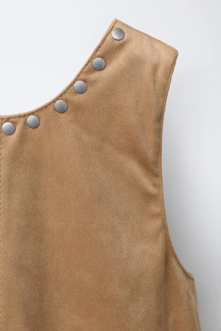 Платье из искусственной замши с заклепками- Заказать в России