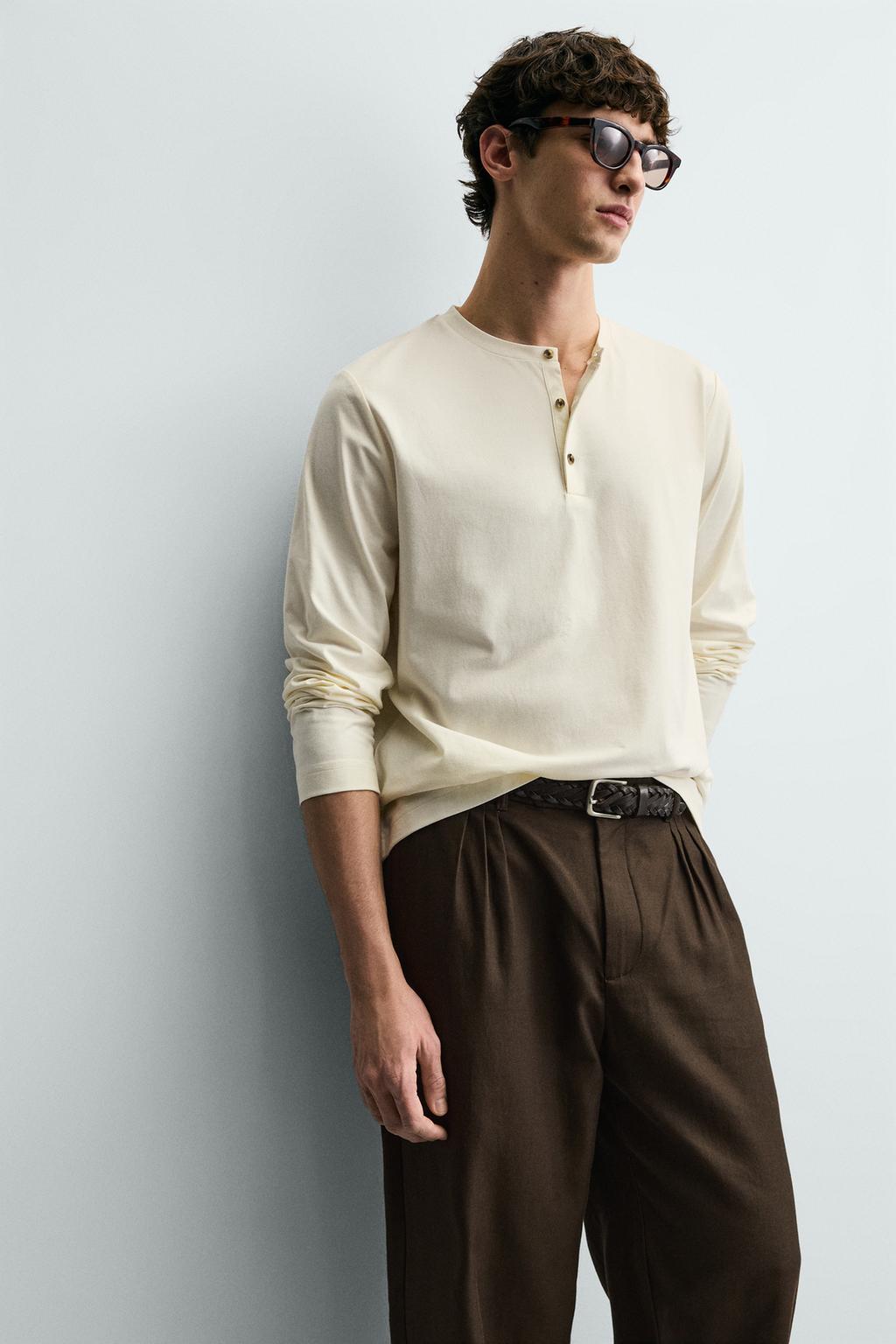 МЯГКАЯ ФУТБОЛКА С ВОРОТНИКОМ НА ПУГОВИЦАХ