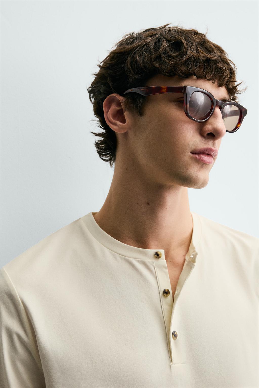 МЯГКАЯ ФУТБОЛКА С ВОРОТНИКОМ НА ПУГОВИЦАХ