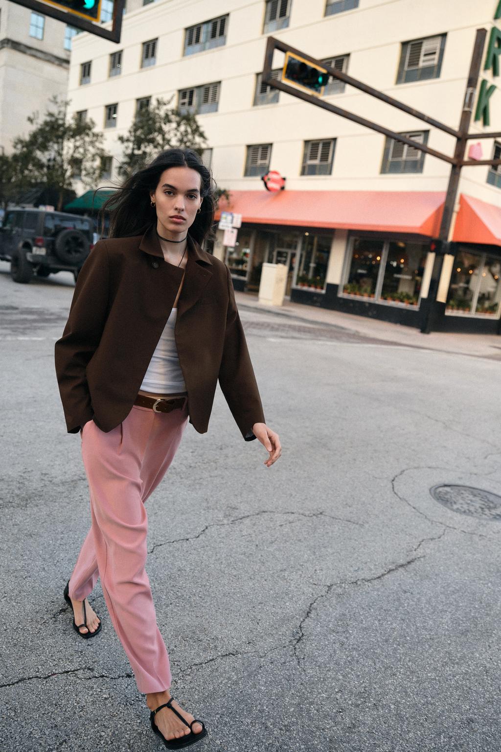 БРЮКИ С ЗАЩИПАМИ И РЕМНЕМ