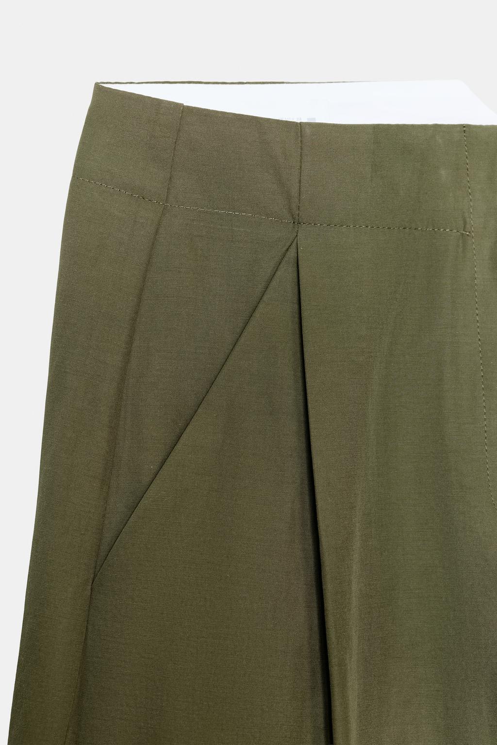 БРЮКИ С ЗАЩИПАМИ И ШЛЕВКОЙ НА СПИНКЕ