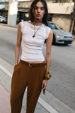 Брюки с защипами и ремнем- Заказать в России