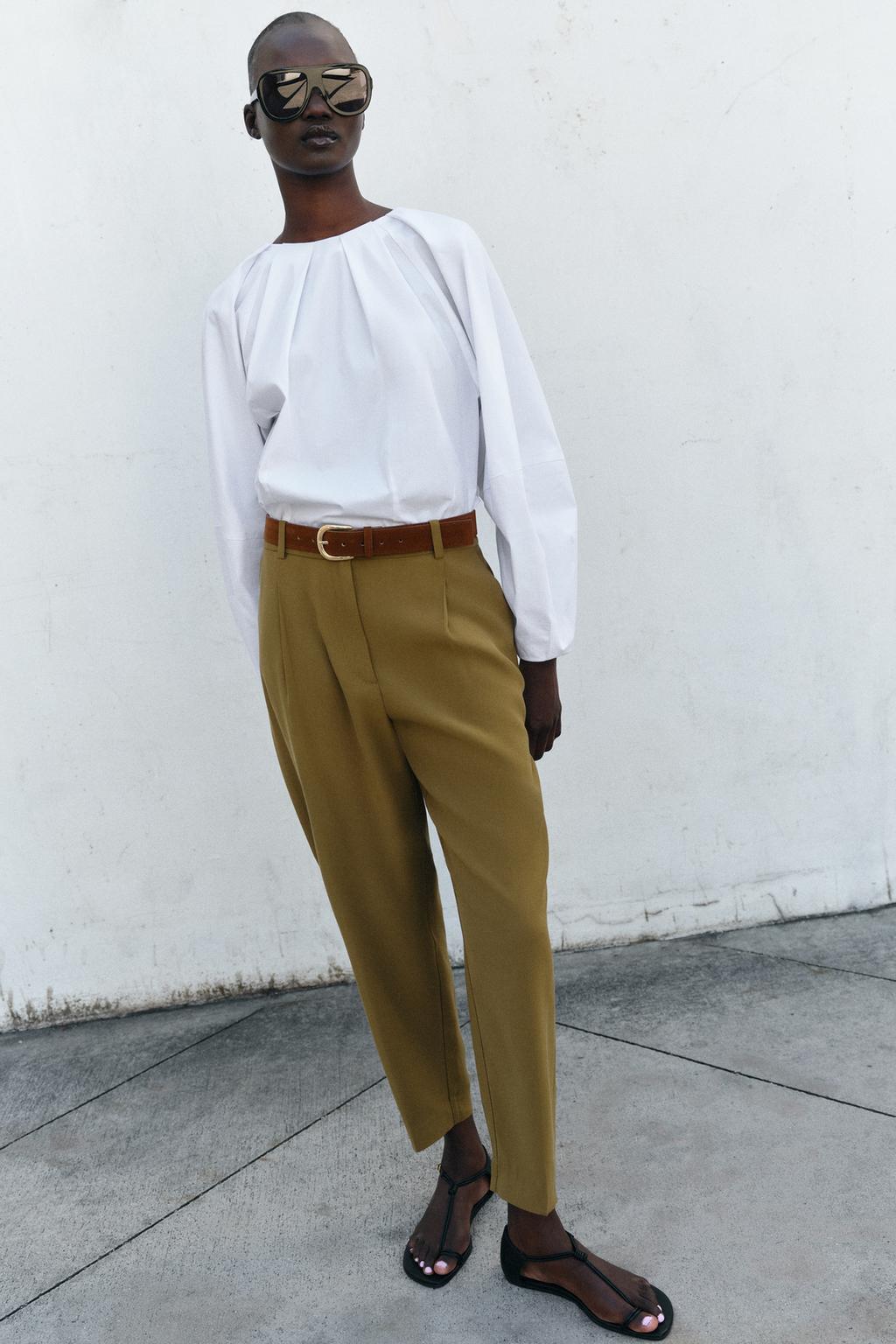 БРЮКИ С ЗАЩИПАМИ И РЕМНЕМ