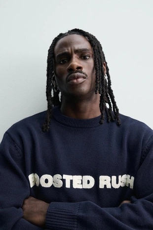 Свитер с вышитой надписью- Заказать в России