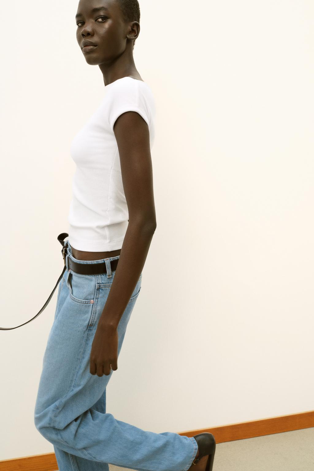 ФУТБОЛКА С ВЫРЕЗОМ ЛОДОЧКОЙ