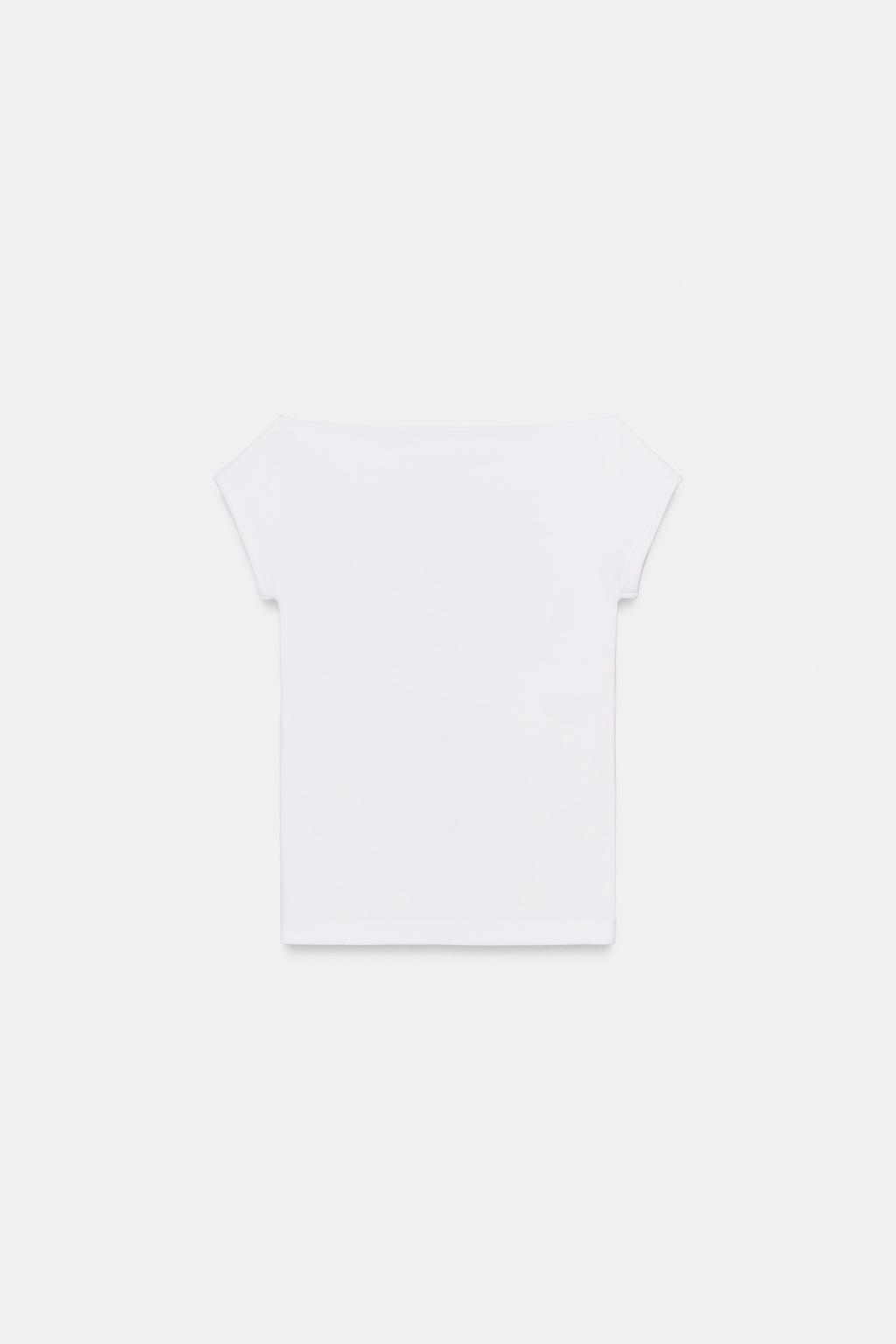 ФУТБОЛКА С ВЫРЕЗОМ ЛОДОЧКОЙ