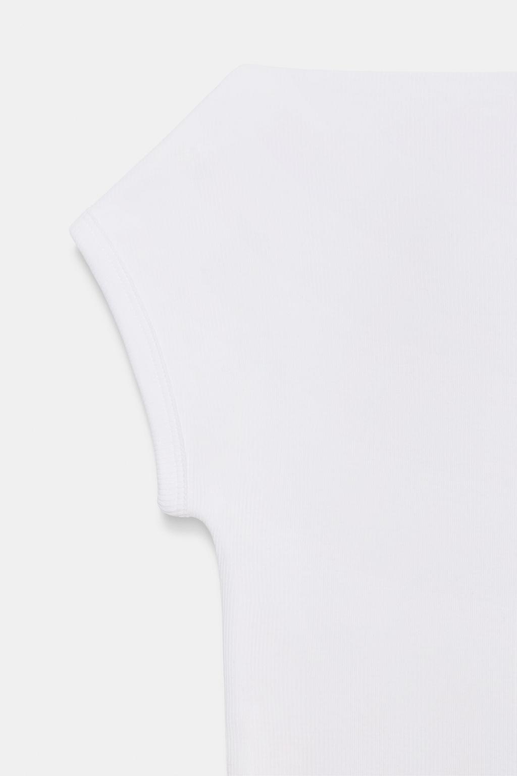 ФУТБОЛКА С ВЫРЕЗОМ ЛОДОЧКОЙ