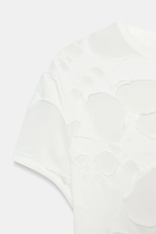 Футболка с контрастными порванными деталями- Заказать в России