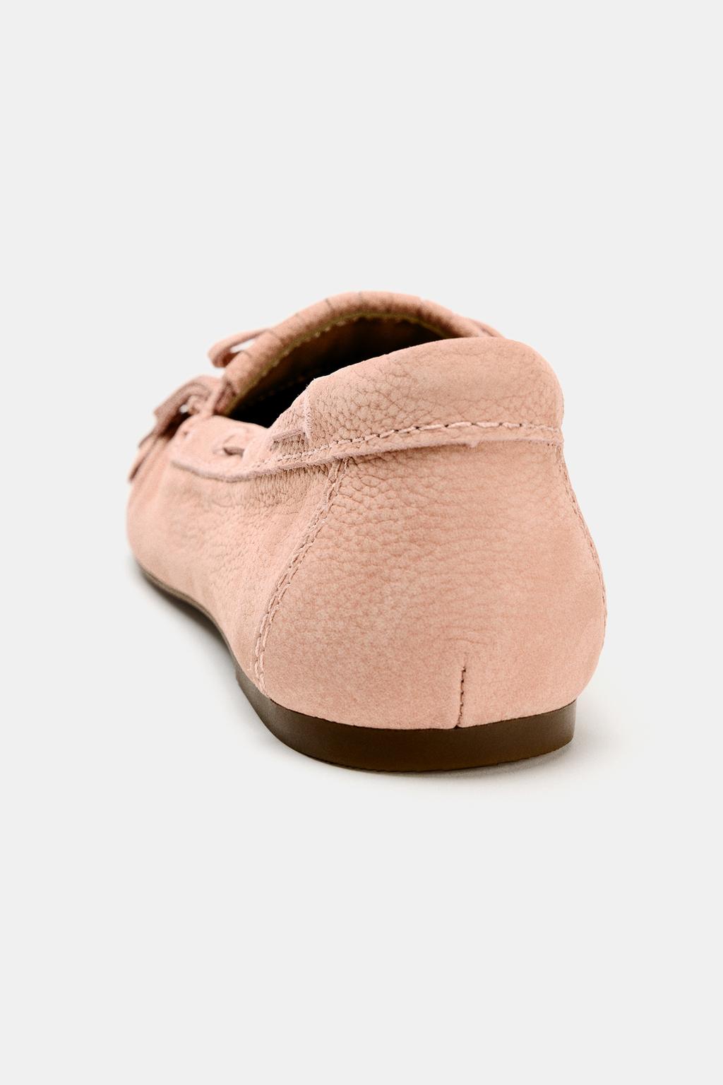 КОЖАНЫЕ ЛОФЕРЫ С БАХРОМОЙ