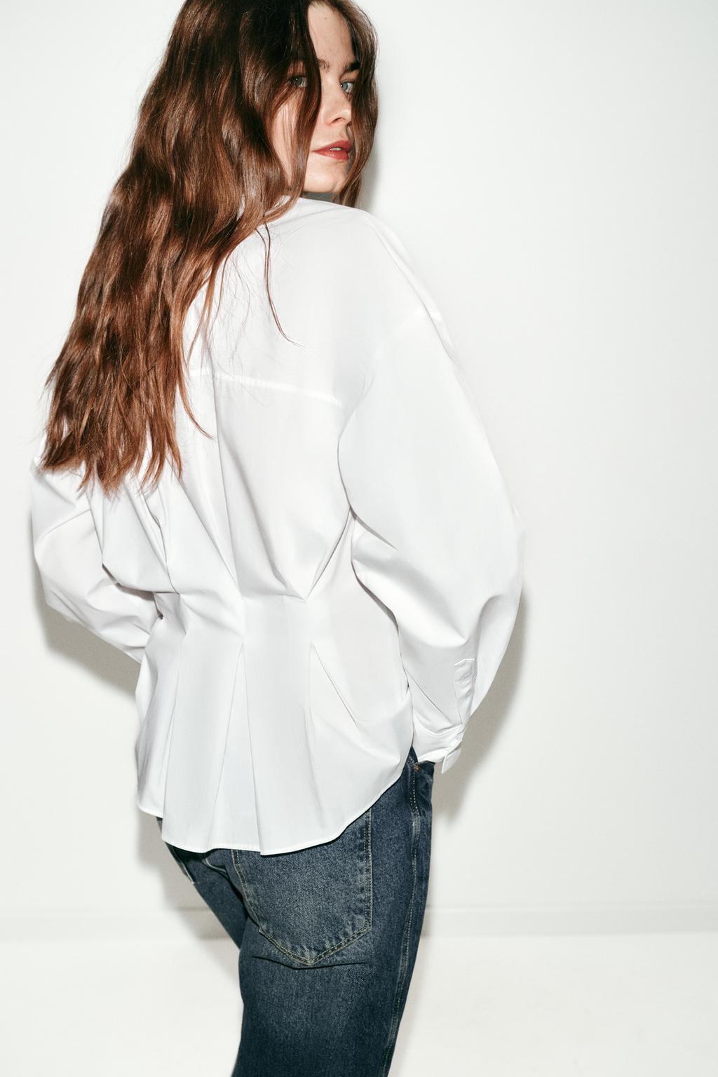 РУБАШКА ИЗ ПОПЛИНА С ЗАЩИПАМИ НА СПИНКЕ