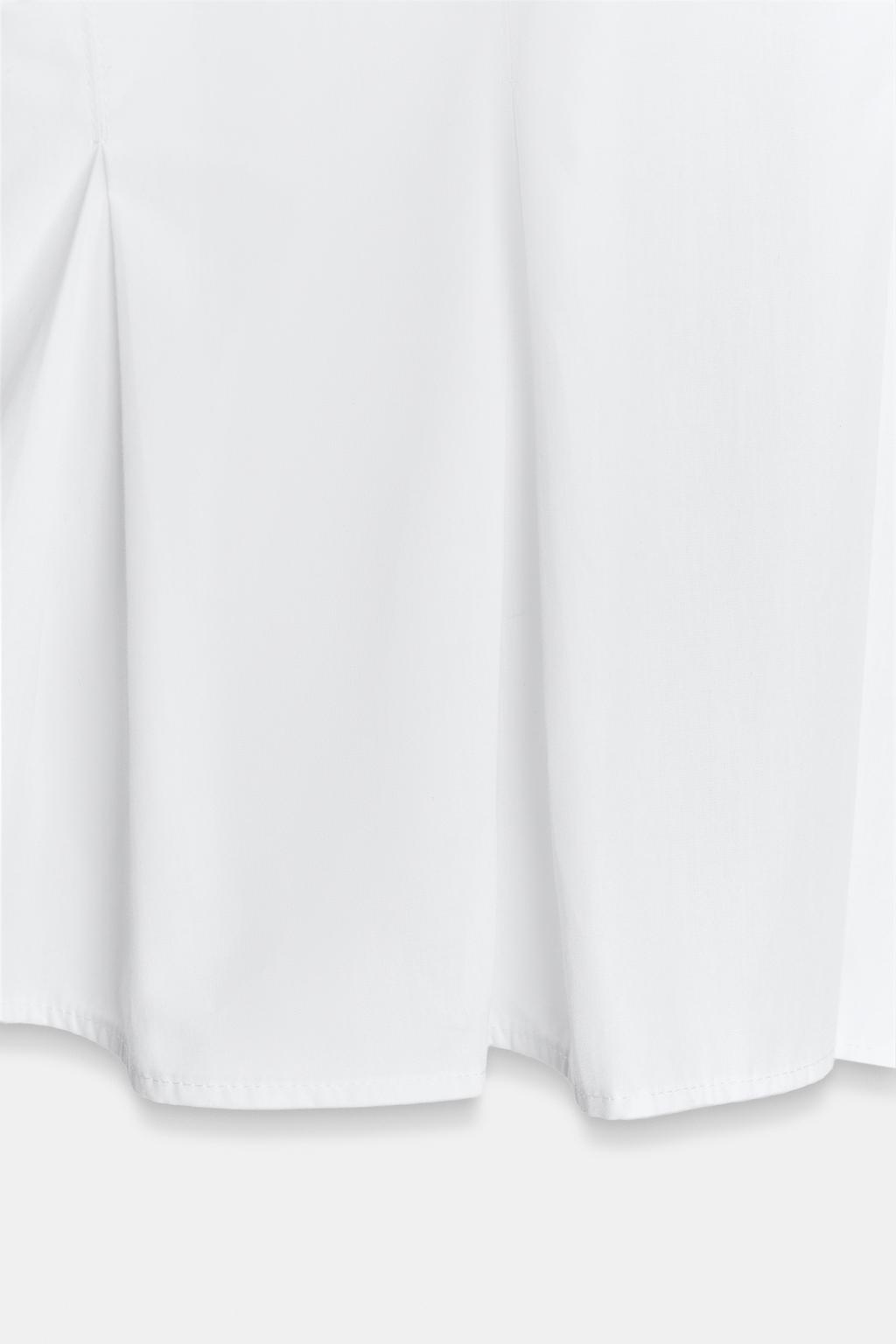 РУБАШКА ИЗ ПОПЛИНА С ЗАЩИПАМИ НА СПИНКЕ