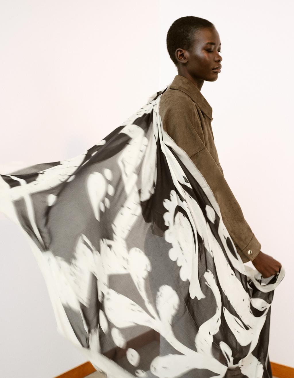 ШАРФ ИЗ МОДАЛА С ЦВЕТОЧНЫМ ПРИНТОМ