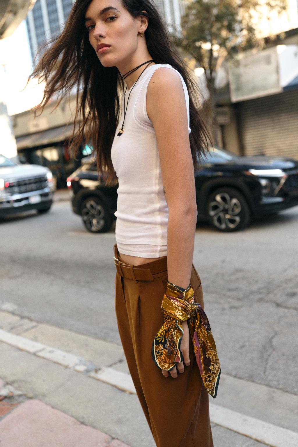 ПЛАТОК ИЗ ВИСКОЗЫ С ЦВЕТОЧНЫМ ПРИНТОМ