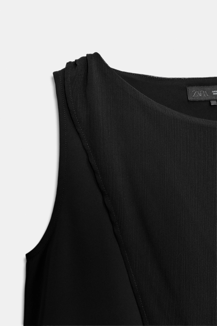 Блузка с капюшоном и контрастными элементами