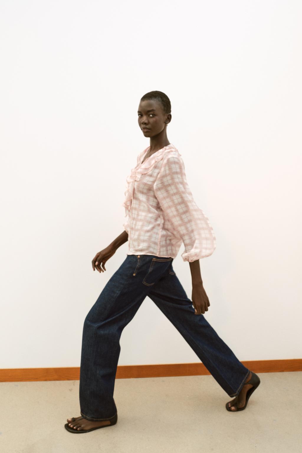 БЛУЗА В КЛЕТКУ С ВОЛАНАМИ