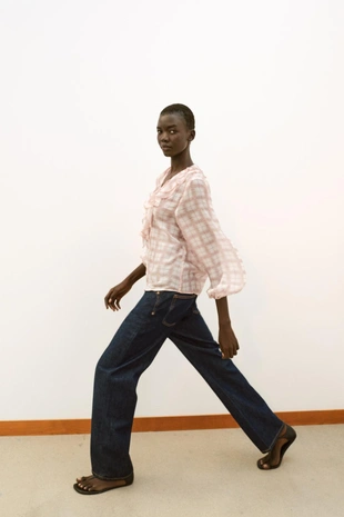 Блуза в клетку с воланами- Заказать в России