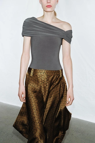 Боди асимметричного кроя со сборками