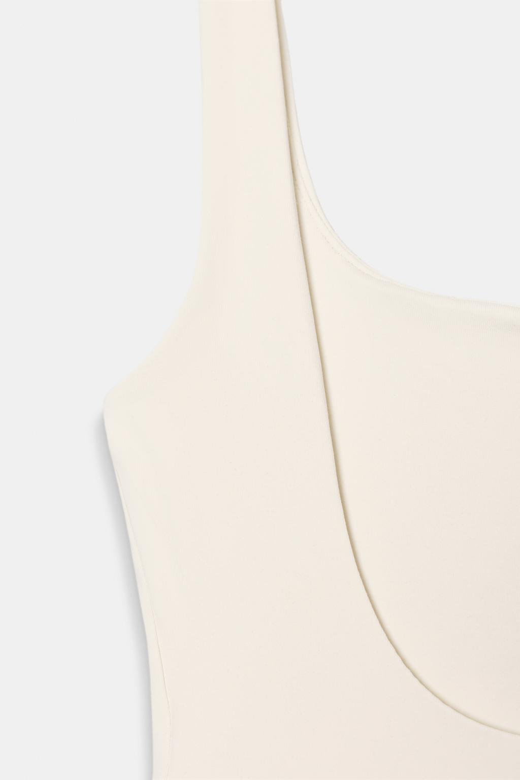 ЭЛАСТИЧНОЕ БОДИ С КВАДРАТНЫМ ВЫРЕЗОМ