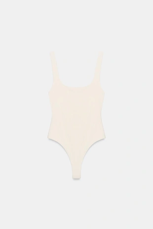 Эластичное боди с квадратным вырезом