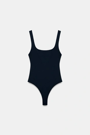 Эластичное боди с квадратным вырезом