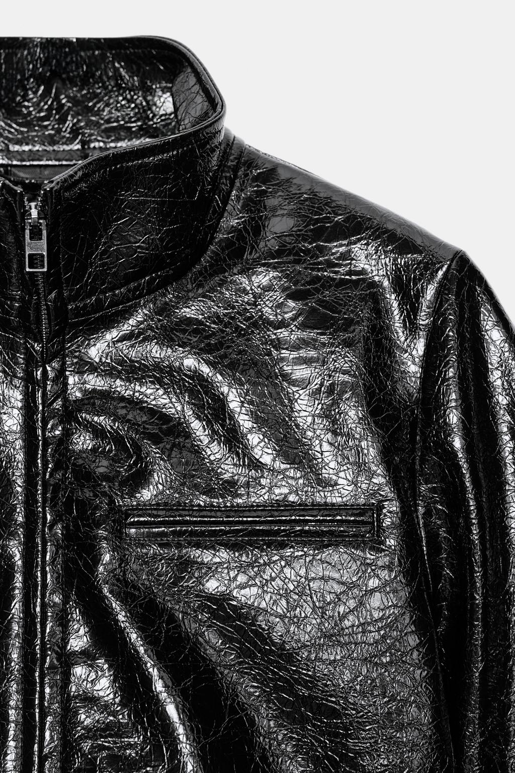 УКОРОЧЕННАЯ КУРТКА ИЗ ИСКУССТВЕННОЙ КОЖИ