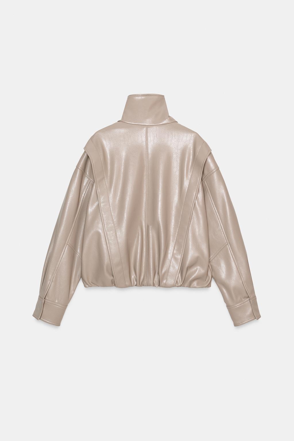 КУРТКА ИЗ ИСКУССТВЕННОЙ КОЖИ СО СКЛАДКАМИ