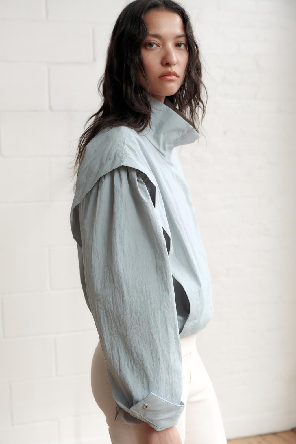 КУРТКА С ВЫСОКИМ ВОРОТНИКОМ