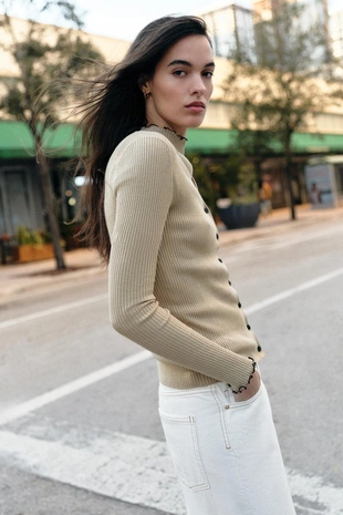 Вязаный жакет в рубчик с контрастной отделкой- Заказать в России