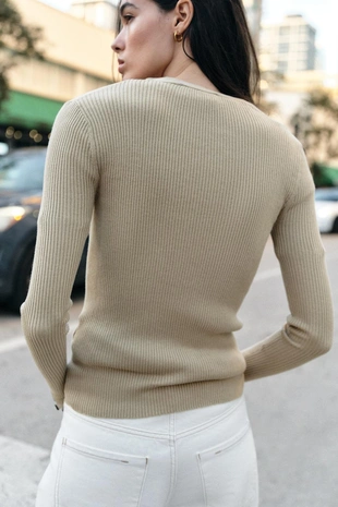 Вязаный жакет в рубчик с контрастной отделкой- Заказать в России