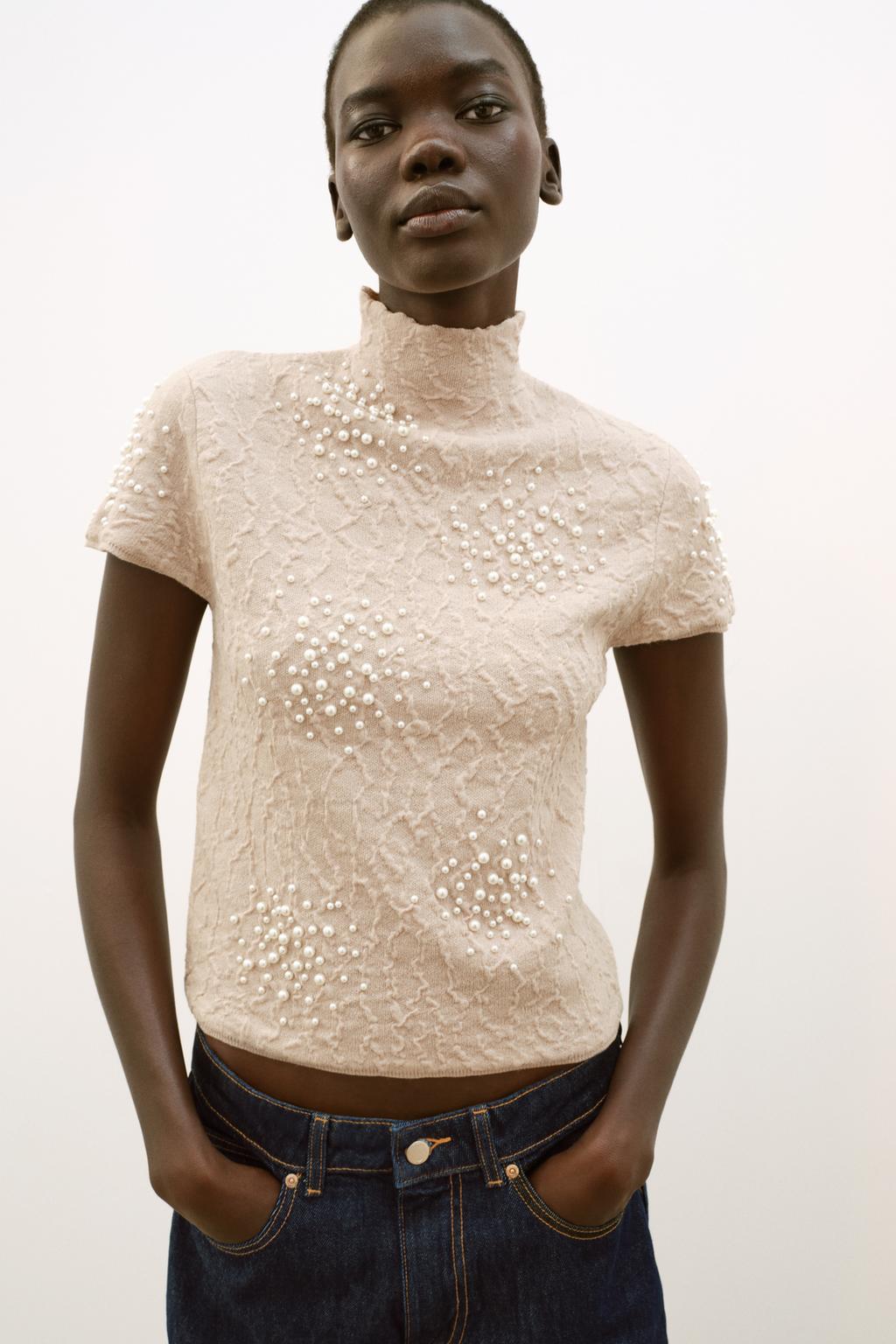 ТРИКОТАЖНЫЙ ТОП С ЖАТЫМ ЭФФЕКТОМ И БУСИНАМИ