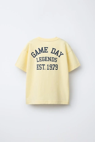 Футболка с надписью и спортивным дизайном- Заказать в России