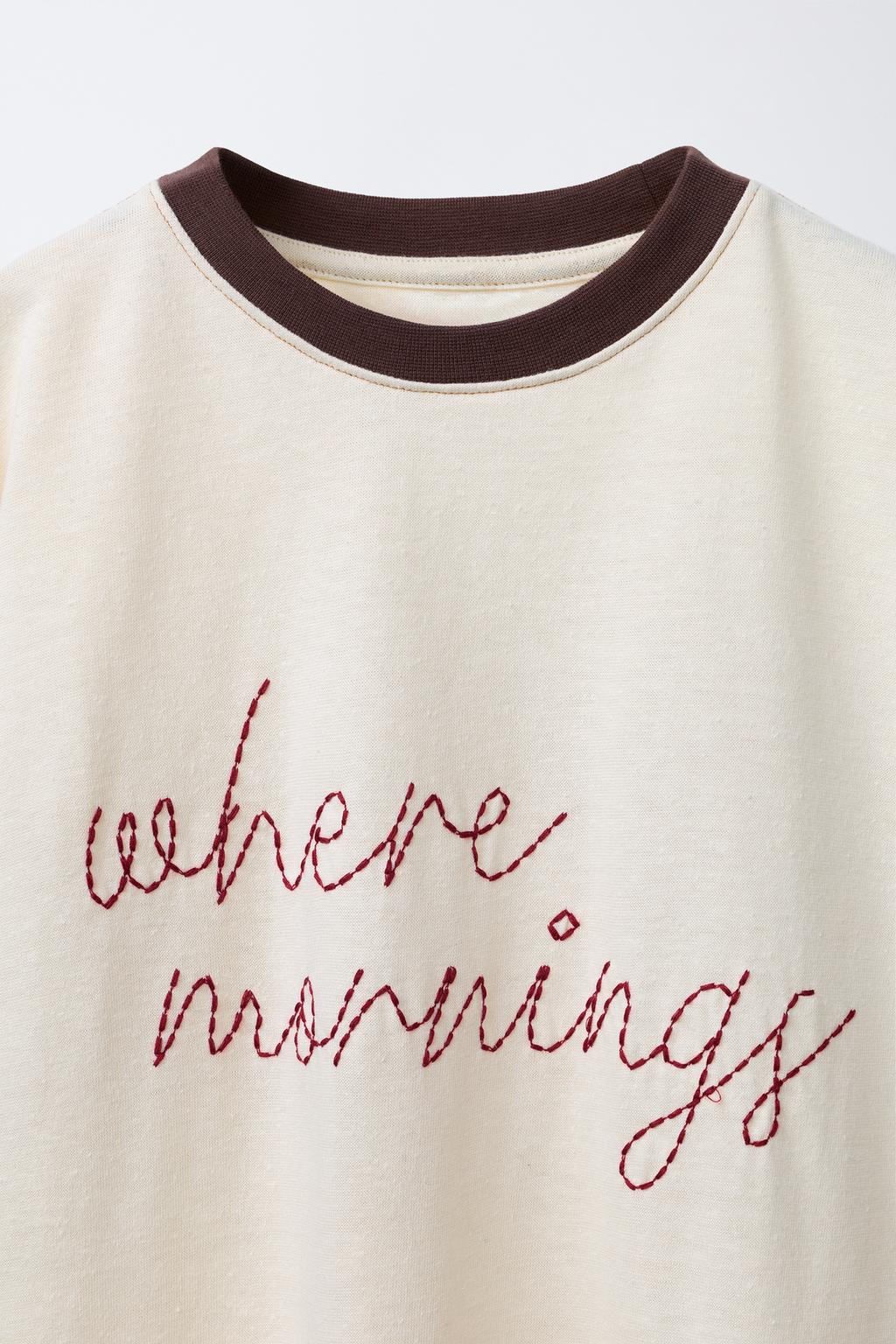 ФУТБОЛКА В РУБЧИК С КОНТРАСТНОЙ ВЫШИВКОЙ