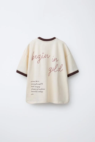 Футболка в рубчик с контрастной вышивкой- Заказать в России