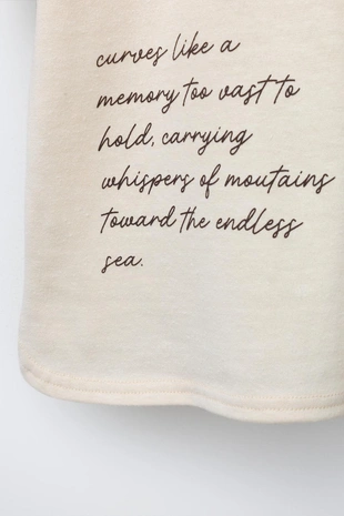 Футболка в рубчик с контрастной вышивкой- Заказать в России