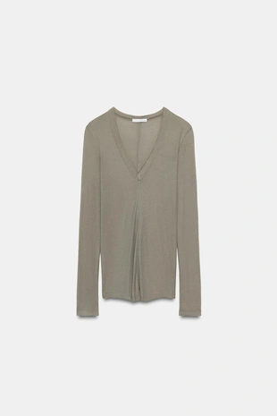 Футболка в рубчик с V-образным вырезом- Заказать в России