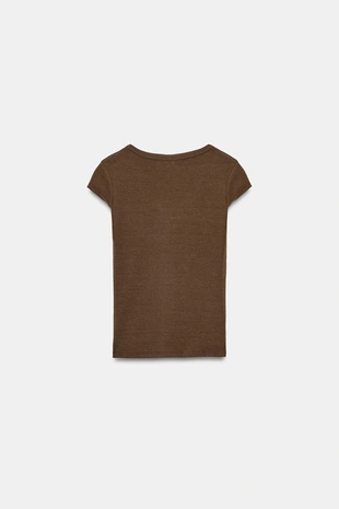 Футболка с широким вырезом