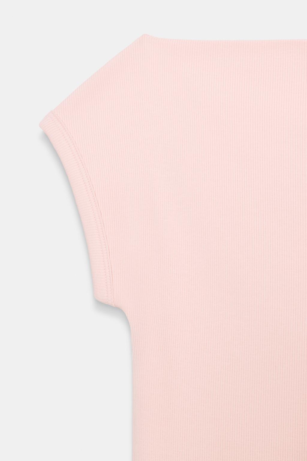 ФУТБОЛКА С ВЫРЕЗОМ ЛОДОЧКОЙ