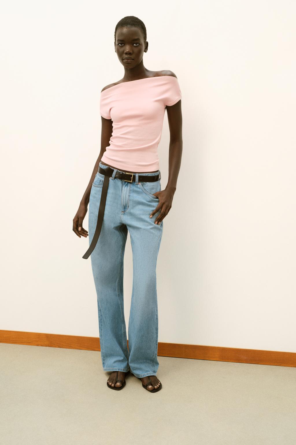 ФУТБОЛКА С ВЫРЕЗОМ ЛОДОЧКОЙ