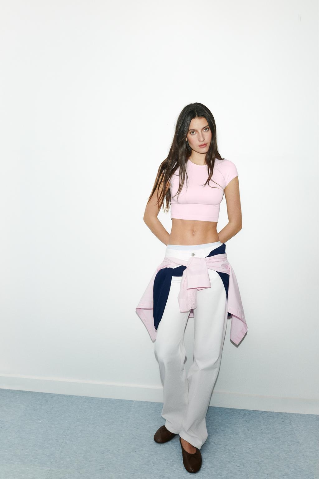 УКОРОЧЕННАЯ ФУТБОЛКА С КОРОТКИМИ РУКАВАМИ