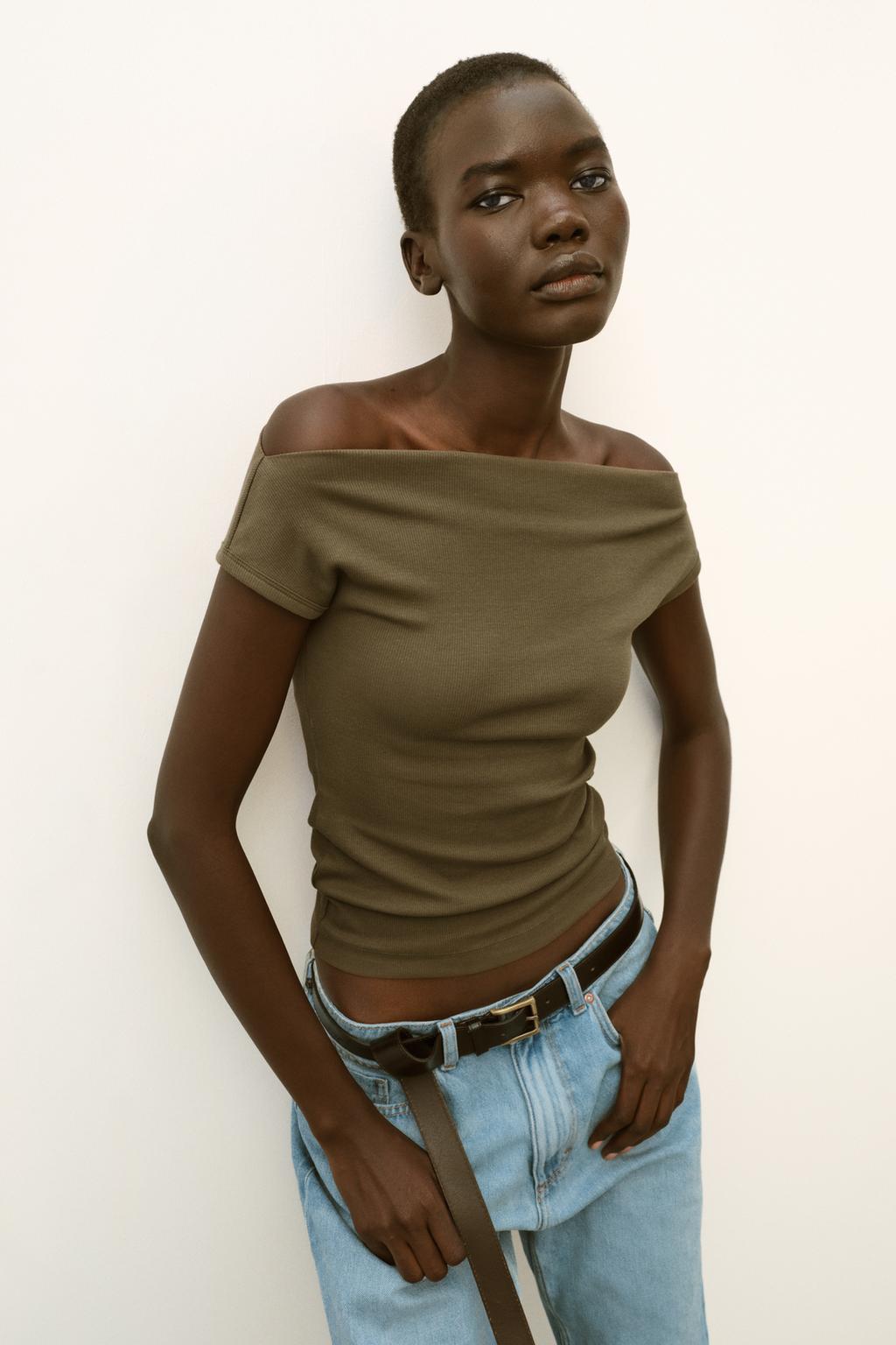 ФУТБОЛКА С ВЫРЕЗОМ ЛОДОЧКОЙ