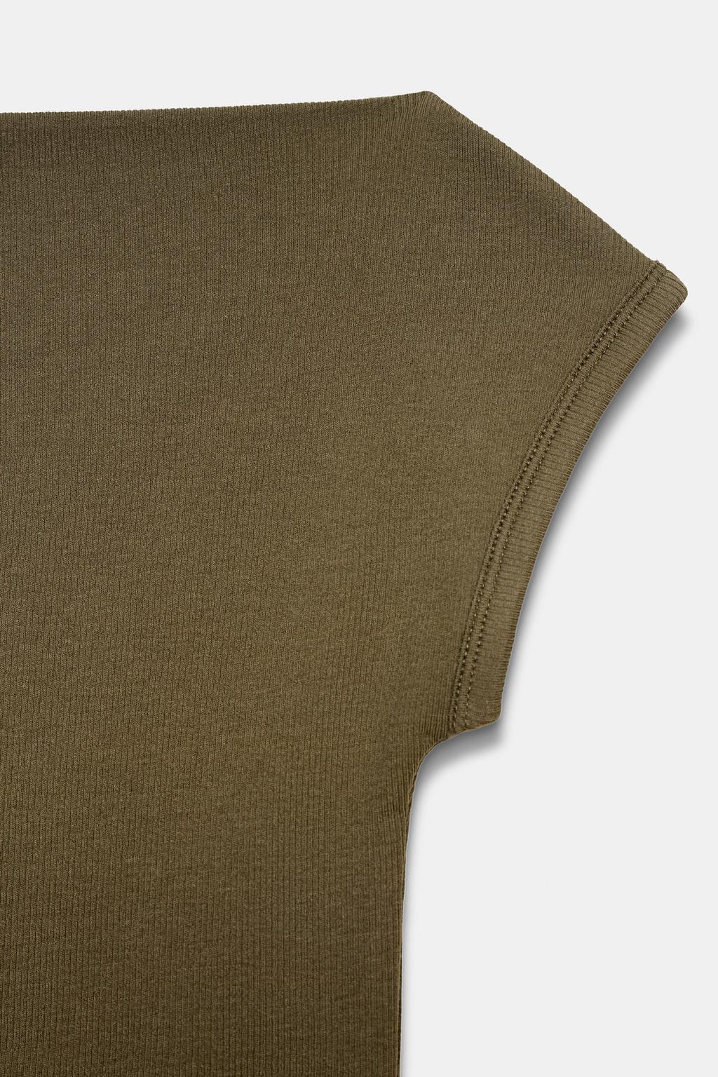 ФУТБОЛКА С ВЫРЕЗОМ ЛОДОЧКОЙ